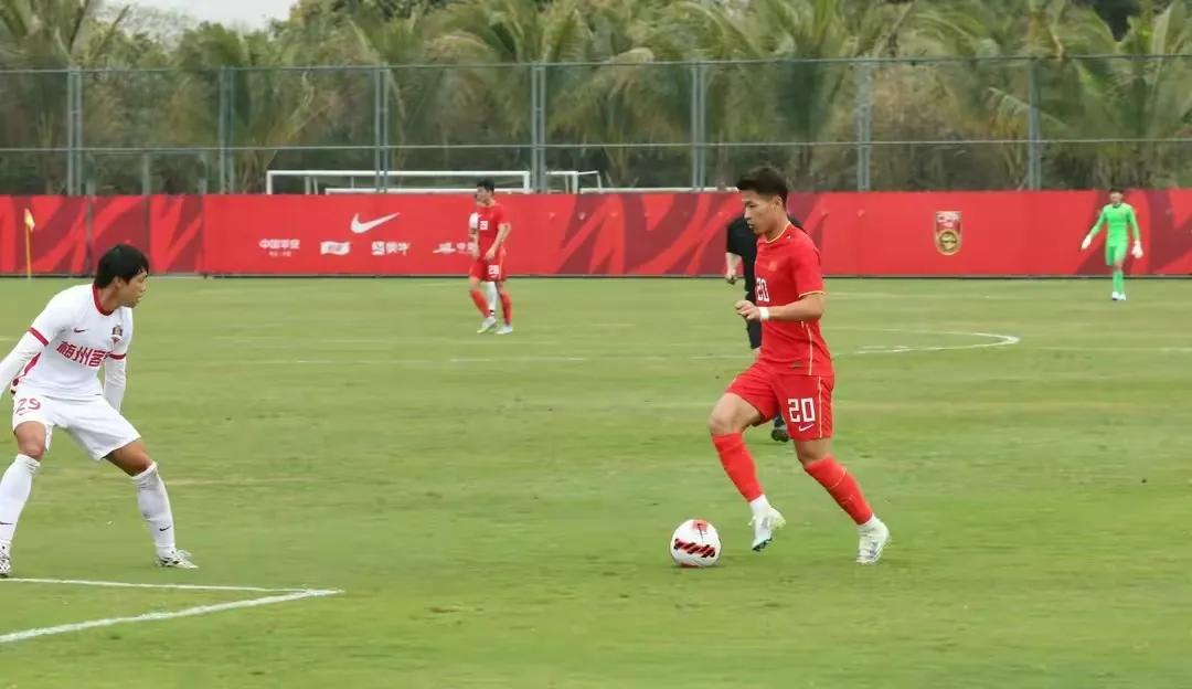 中国国足吴曦,国足vs新加坡预计首发：武磊领衔