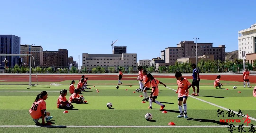 阿勒泰市小学足球训练,阿勒泰校园足球赛开赛