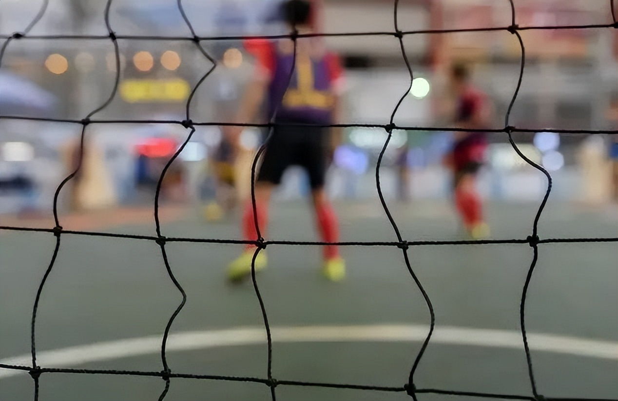 以足球为载体的德育教育,推动校园足球特色学校持续发展