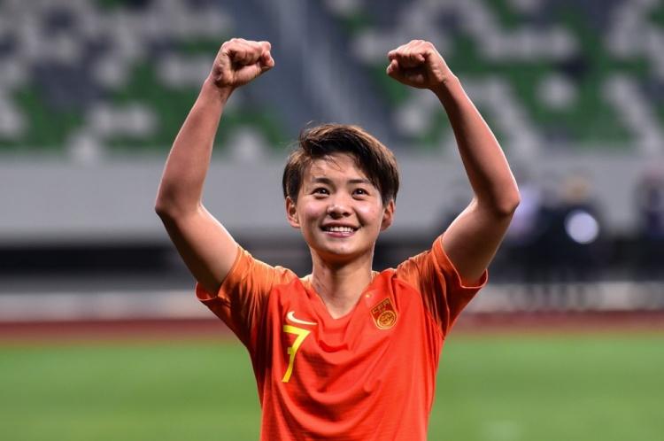 风雨彩虹铿锵玫瑰类似句子,风雨彩虹铿锵玫瑰中考