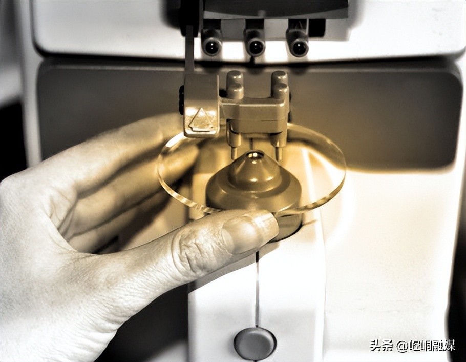 配眼镜的基本常识和技巧,正确佩戴隐形眼镜