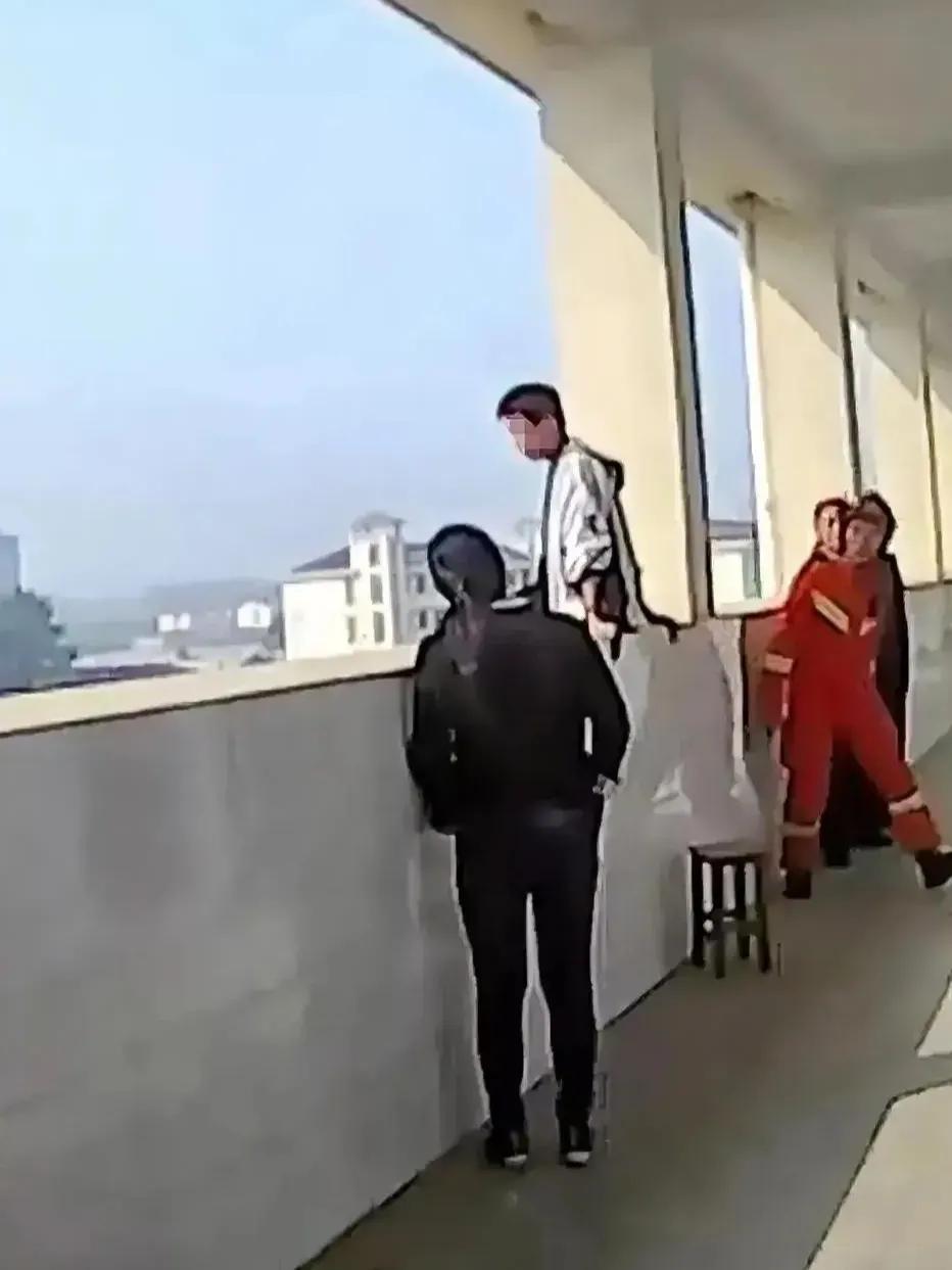 不能只怪他们不坚强!“约死群”背后,是不能推卸责任的社会