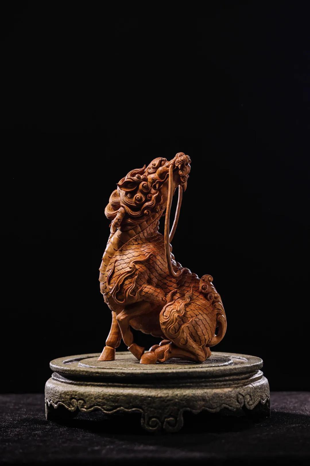 老山檀|麒麟精取老料，质地细腻温润，香醇味正。全手雕鳞甲片片