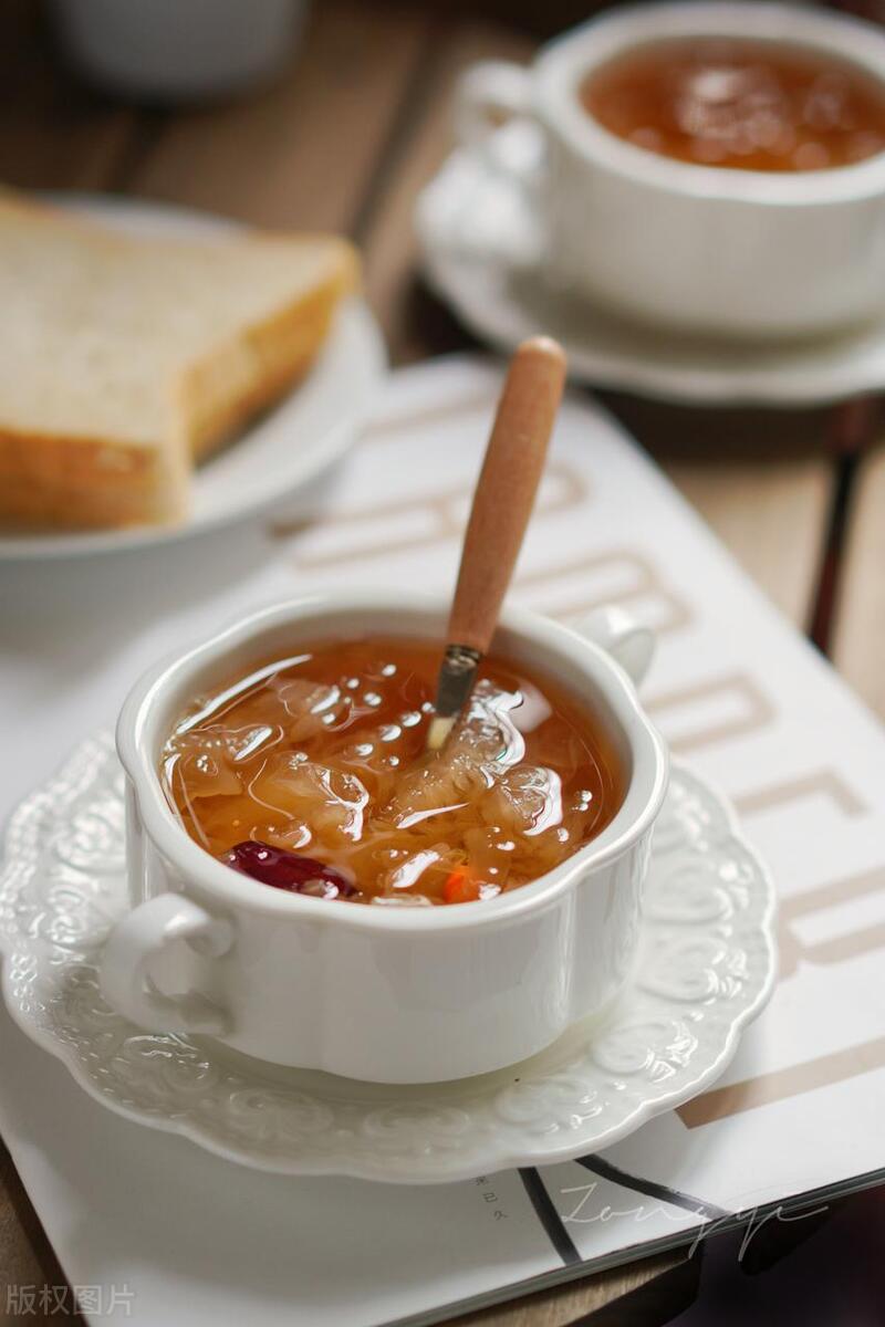 银耳养肺怎么做,银耳炖什么好吃又养胃又养肺