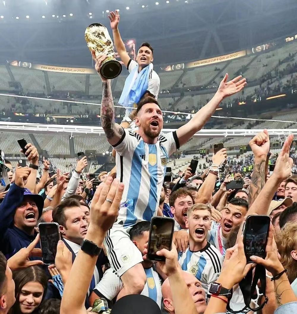 足坛帅哥劳塔罗,劳塔罗凌空射门