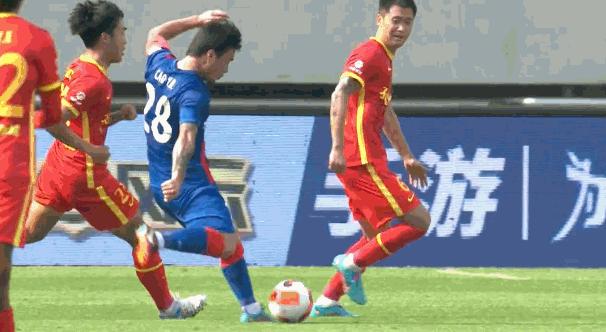 曹赟定头球,曹赟定彭欣力