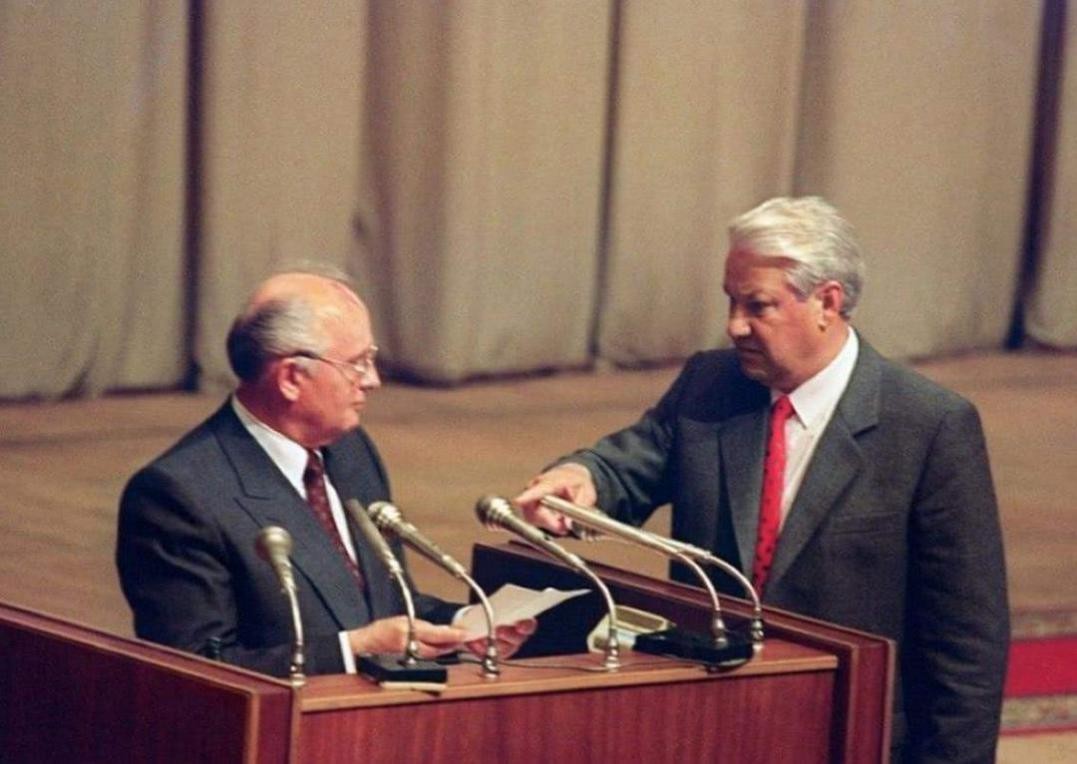 美苏冷战首次交锋，瓜分纳粹德国遗产，竟然埋下苏联解体伏笔？