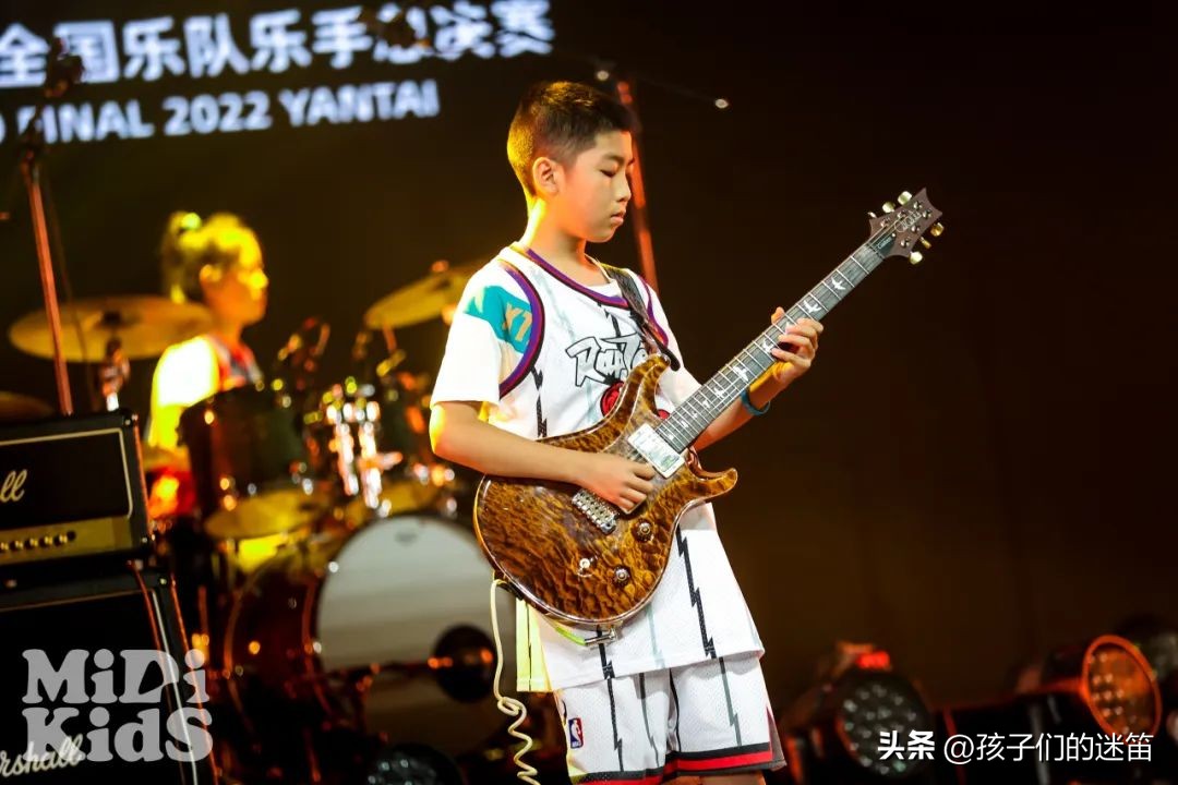 伙伴齐心，把舞台变成专属Party，得到来自原唱的鼓励