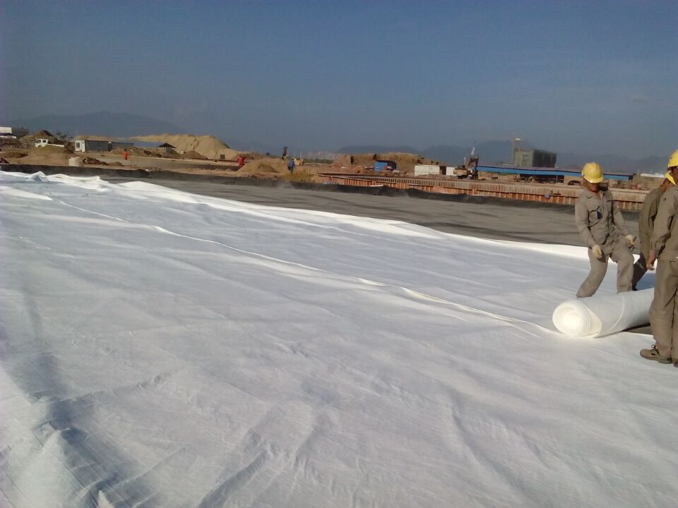 新疆防渗复合土工布,周口复合土工布报价