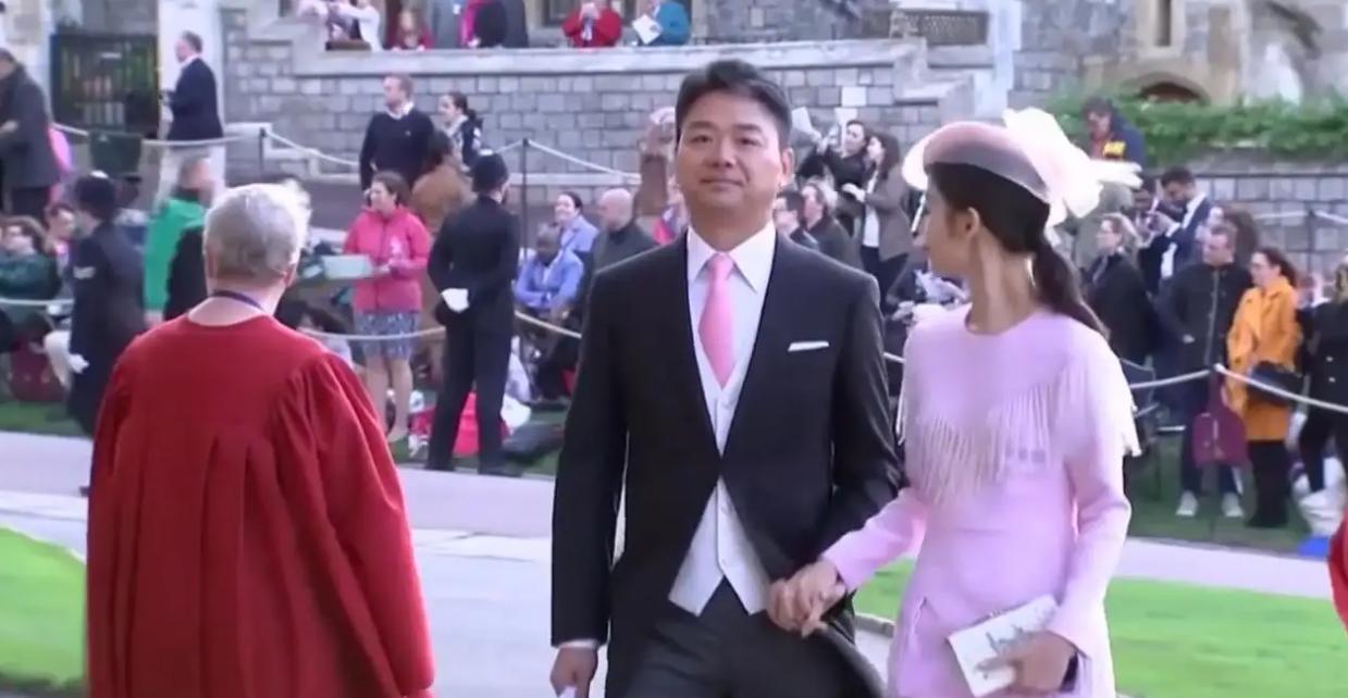 章泽天刘强东事件解说,章泽天携手刘强东出席英国皇室