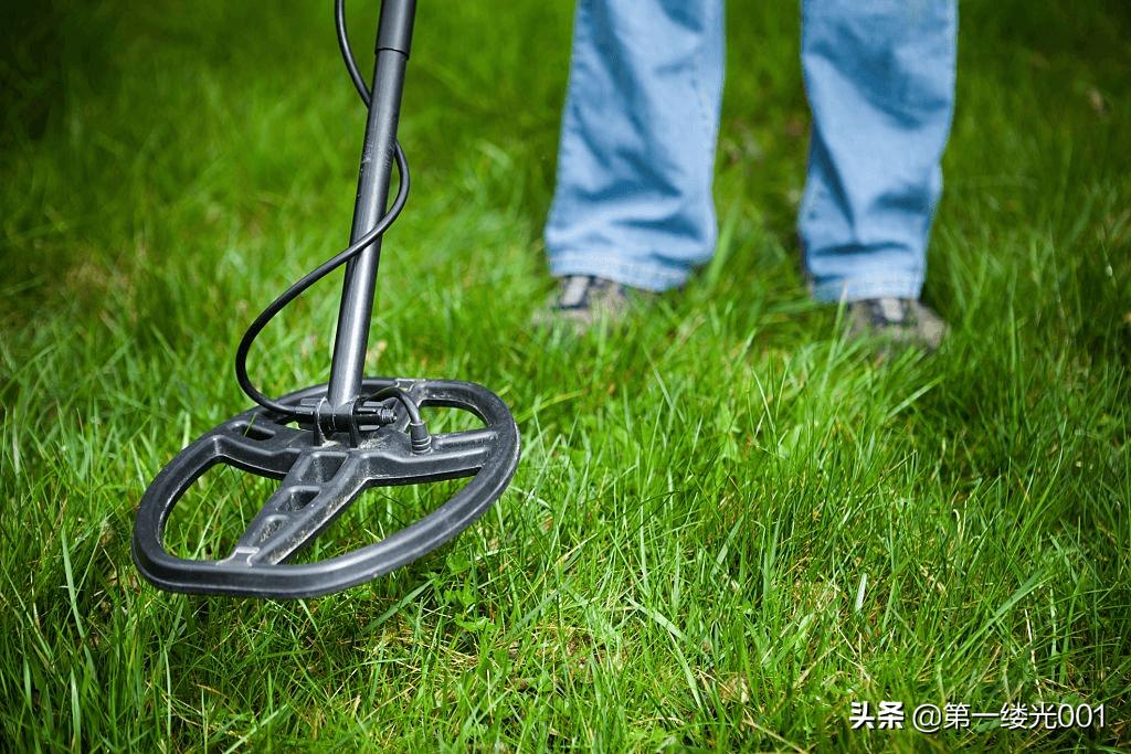 金属探测仪是如何工作的,金属探测器能探测多少米