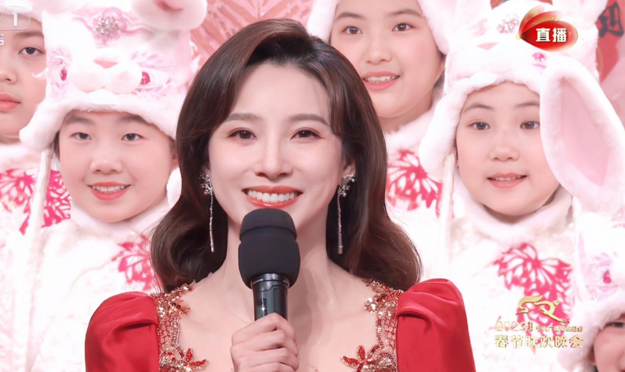 女主持人马凡舒简介,马凡舒央视女主持