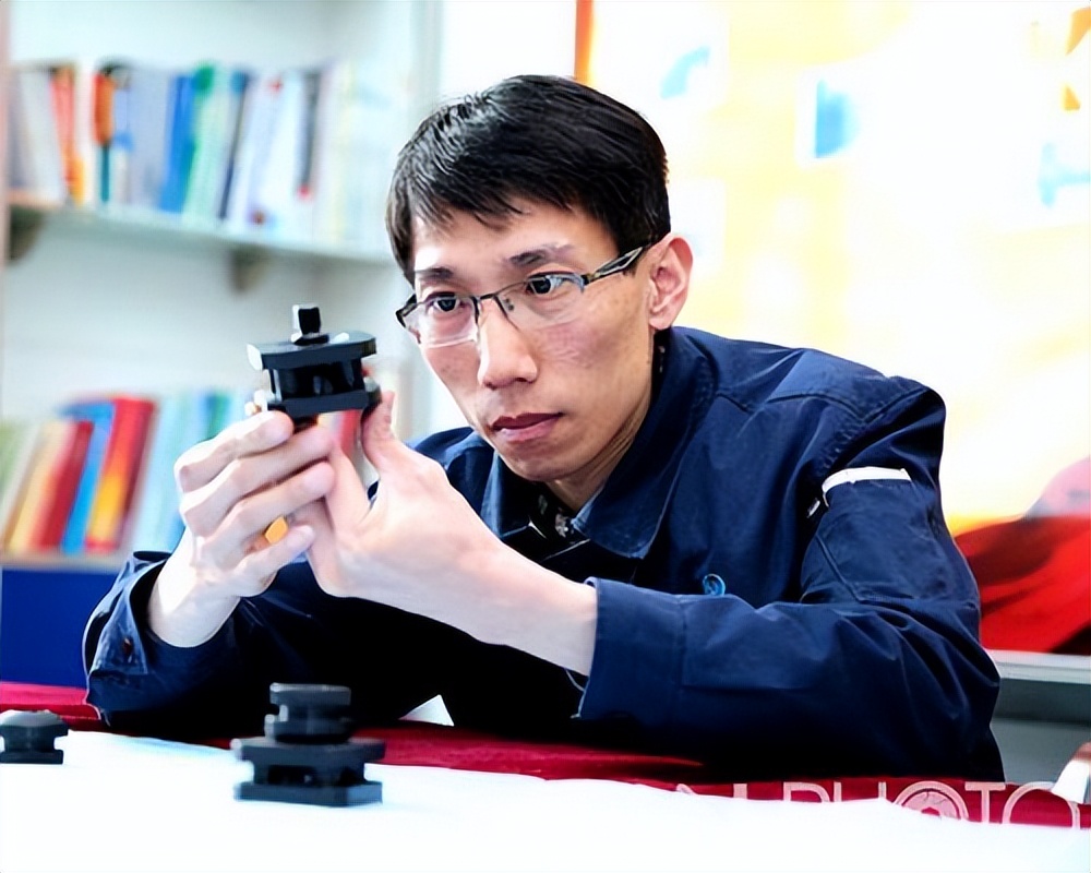 美国百万年薪挖走中国神童,美国高薪挖人才