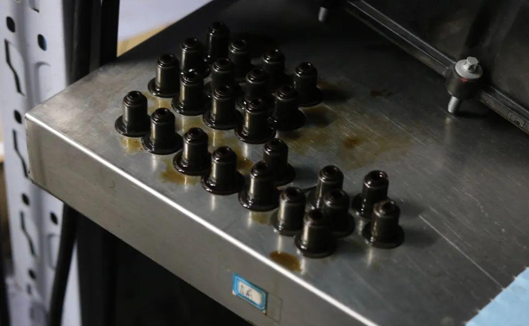 老款宝马730改新款全过程,12年40万公里宝马730翻新