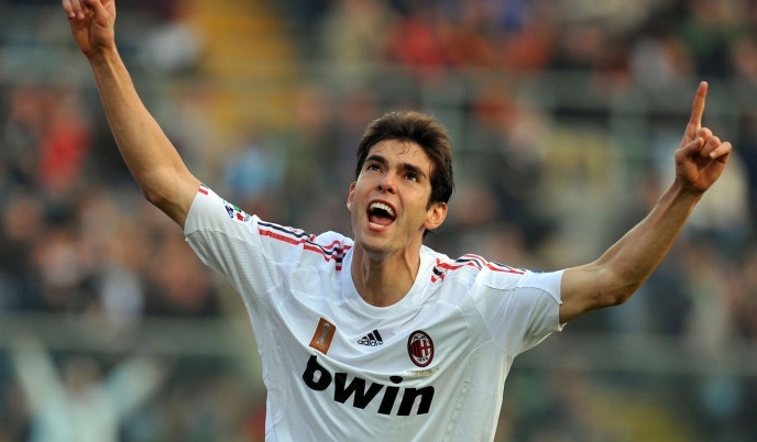 卡卡真的比c罗梅西强吗,卡卡巅峰期能压过梅西和c罗吗