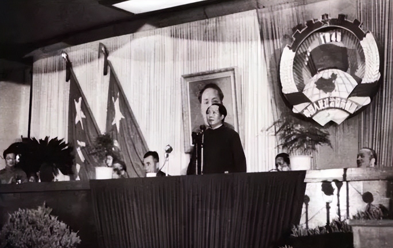 从华北电专师生为开国大典提供技术保障，到通信工程学院方队接受检阅，西电一直是我军通信人才培养的摇篮！