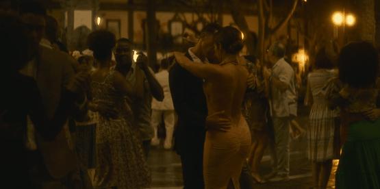 美臀女神为爱开挂，Netflix新片既刺激又温情！