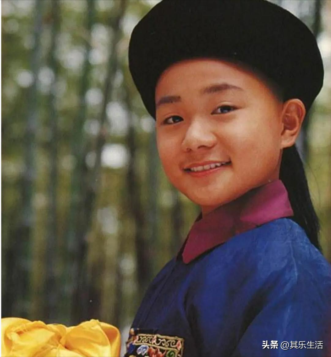 九岁县太爷演员今昔对比,九岁县太爷扮演者现在长什么样