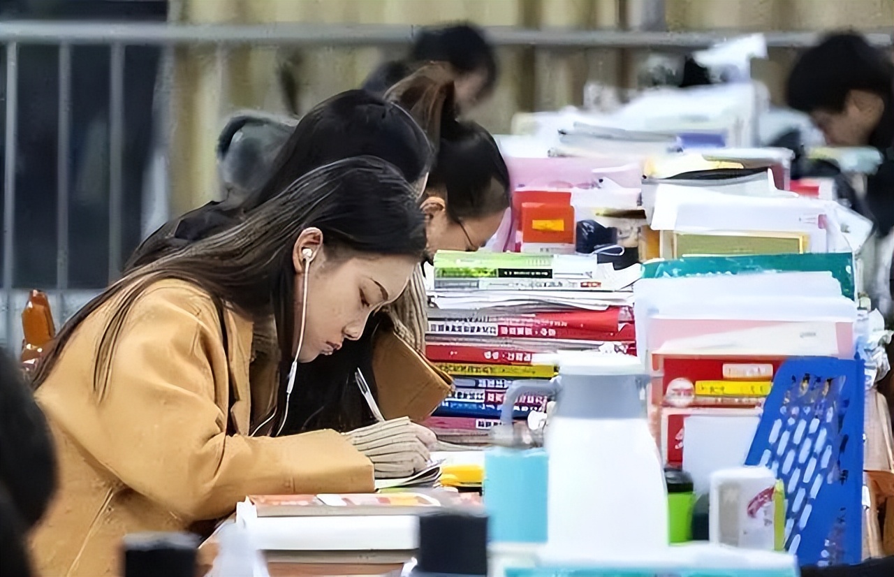 学日语的文科生就业前景好的专业,文科生美术生报考什么专业好就业