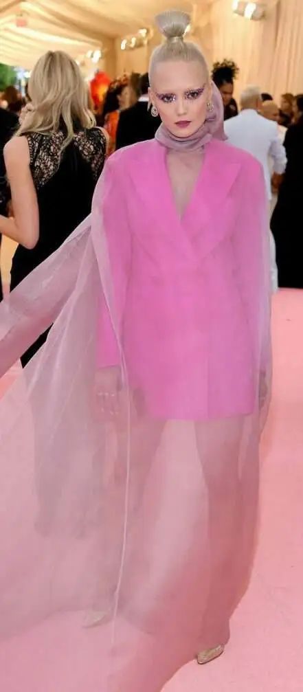 很像外星人的一个女生,很像外星人的女孩