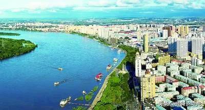 16岁的高中生，用极其恶毒的手段，治愈自己扭曲变态的童年