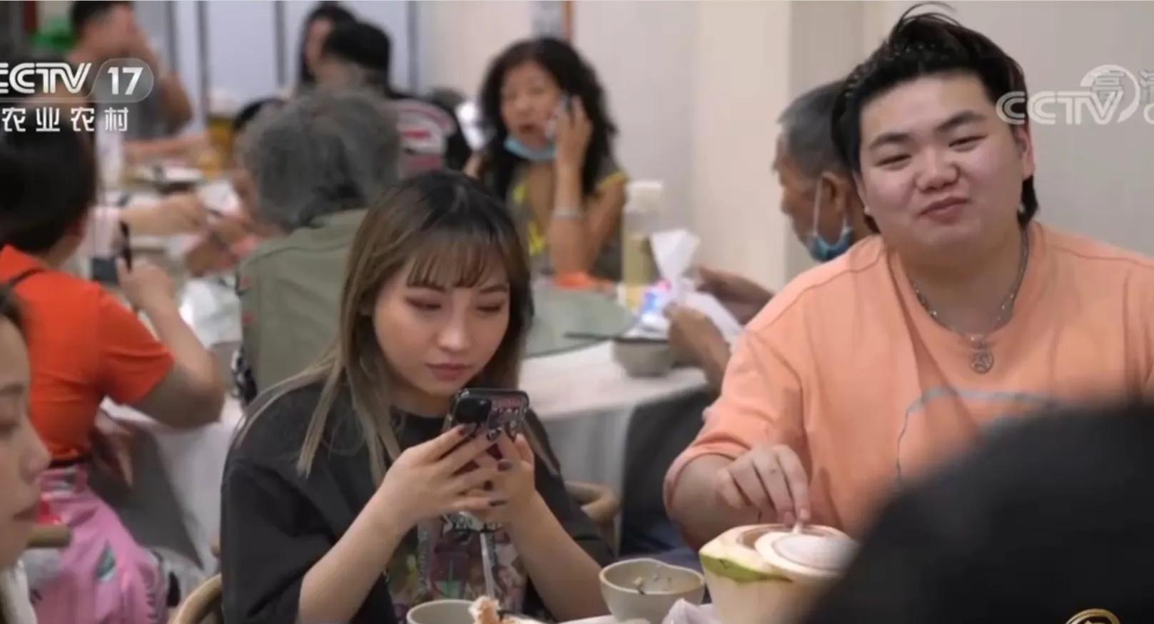 湖南男子承包800亩林地，如今靠椰子火锅鸡，年销售额2200万