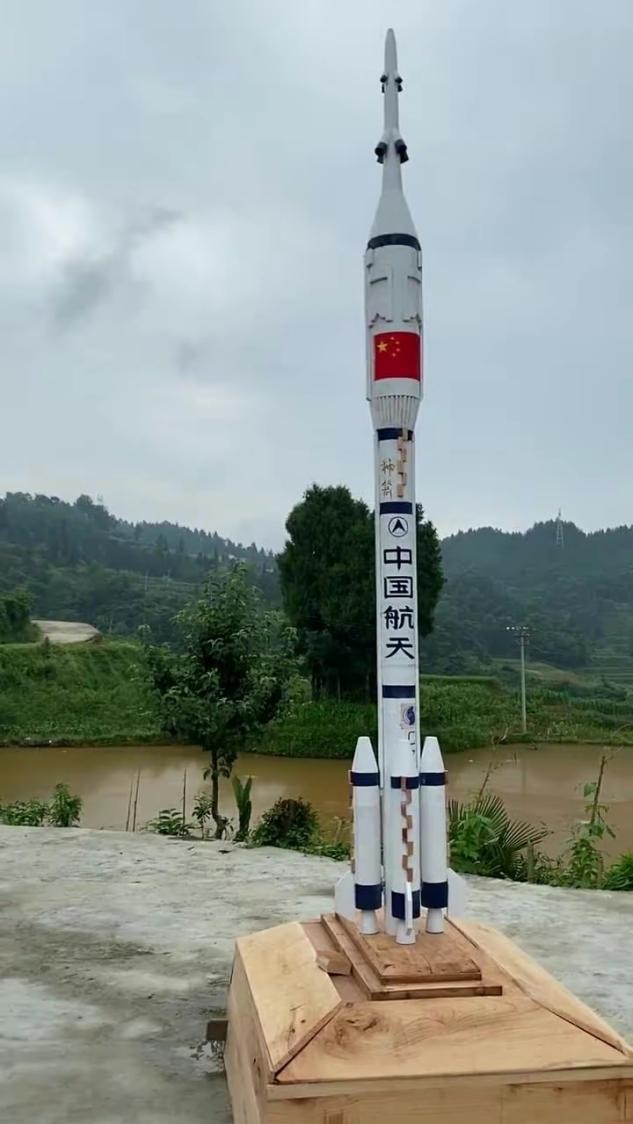 贵州小伙纯手工打造“神州十号”，获央视点赞，网友：这手艺绝了