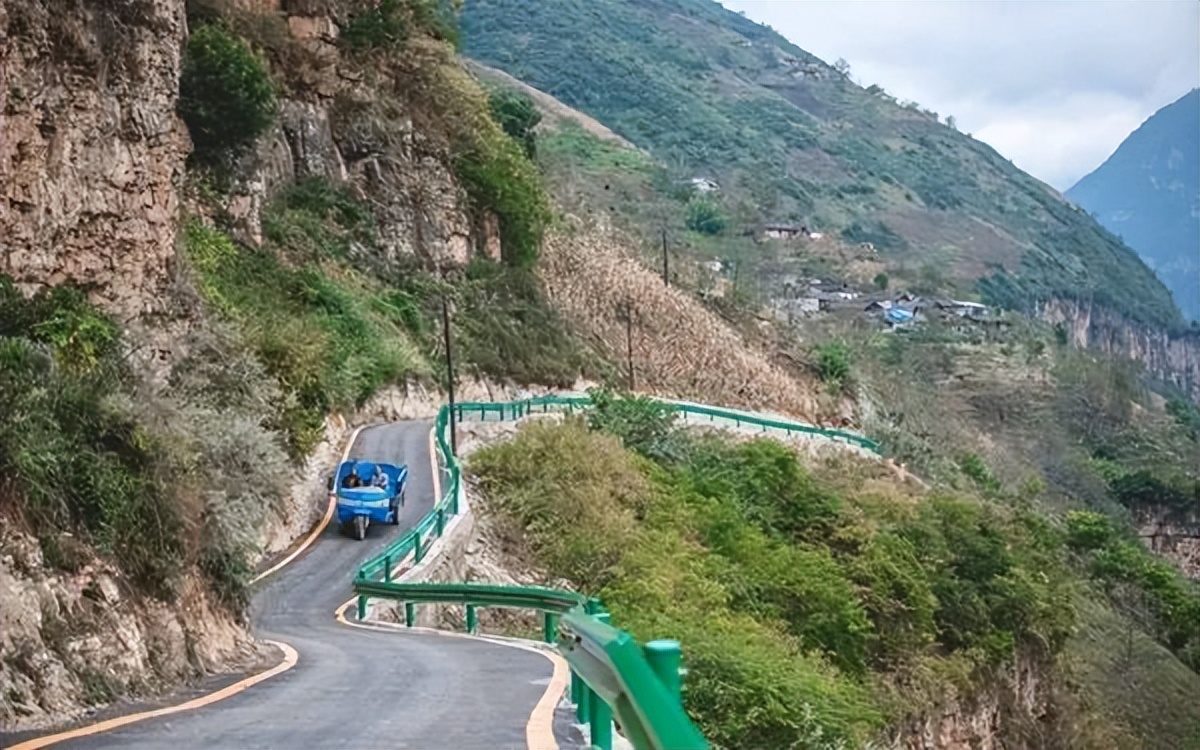 悬崖古村两届人大代表致富路上“接力赛”
