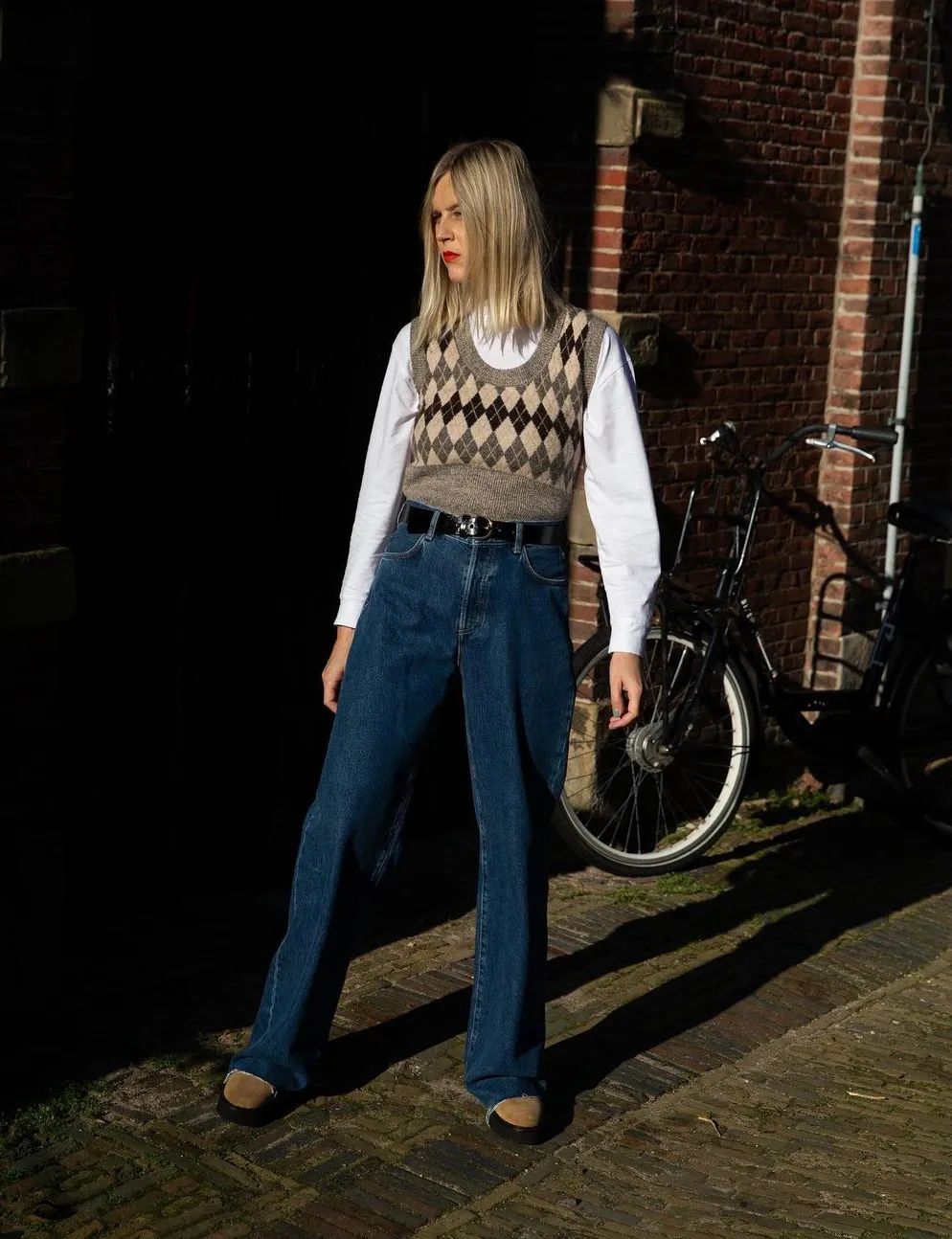 秋日马甲穿搭的n种,春天咖色格子针织马甲怎么搭配