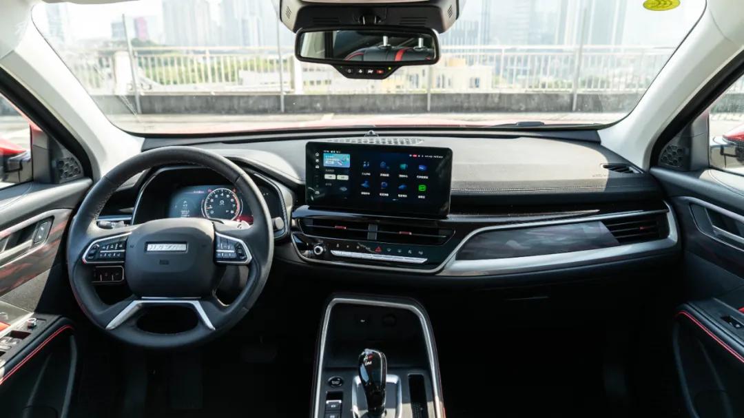 性价比高的家用车推荐哈弗h6,高性价比suv哈弗h61万