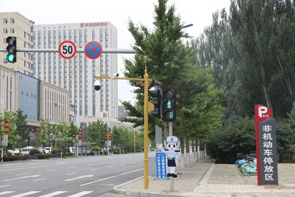 萌翻了！辽宁朝阳卡通交警“上岗”执勤，24小时助力文明交通！