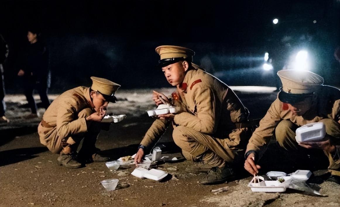 “出*身卖**体”日赚3000元，横店20万群演美女如云，却成为懒汉天堂