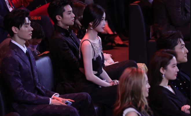 微博之夜照妖镜小动作,微博之夜成女星照妖镜