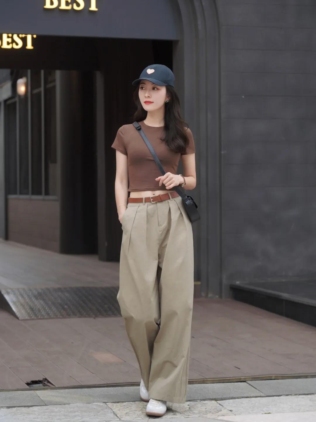 街拍穿搭休闲裤,街拍穿出来的衣服拥有潮流的气息