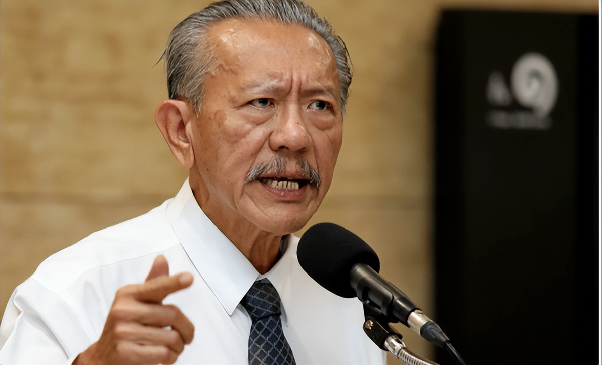 洗浴大王初威直指巴育侄孙是“灰产代理”要用灰产案*翻推**本届政府