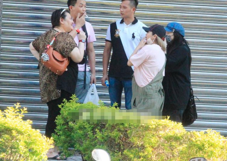 38岁女星怀孕七个月吸烟,38岁女星怀孕7个月吸烟