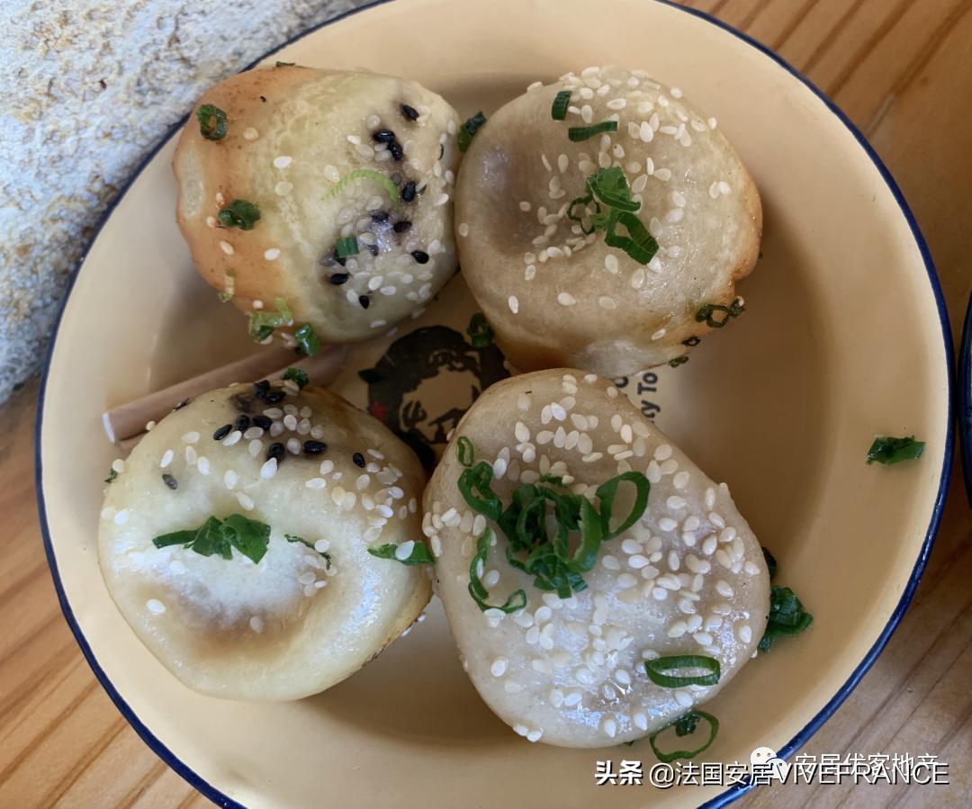 走起喝羊肉汤嘛！烤鱼毛血旺，还有生煎小面