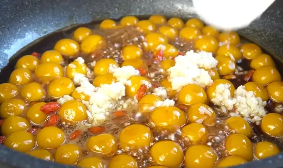 补品一堆不如鲜奶一杯,补药一堆不如每月一瓶花生