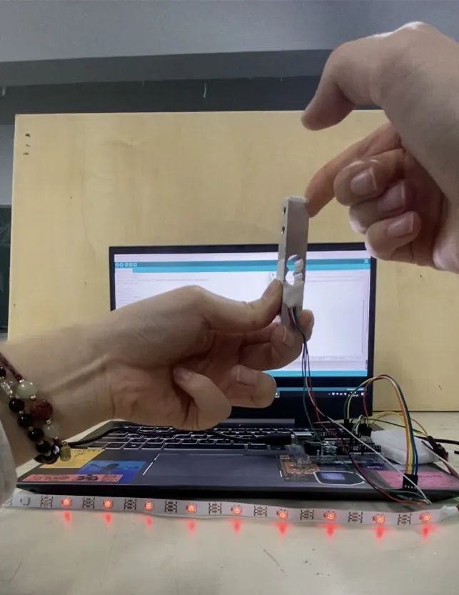 我闺蜜四人拿了皇艺、伦艺、UCL、金匠、AA,即将称霸伦敦!