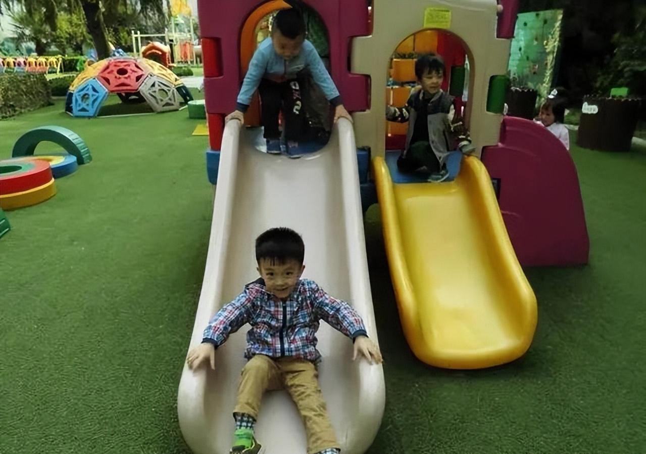 孙女被同学抓破脸，对方家长想拿钱了事，爷爷教科书式回击引夸赞