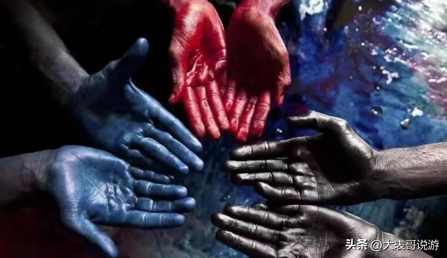 榛戝ゴ鐨勬偛鎯ㄧ敓娲昏嫳鏂囩増,榛戝ゴ鍦ㄨ埞涓婇伃閬囩殑鐢靛奖