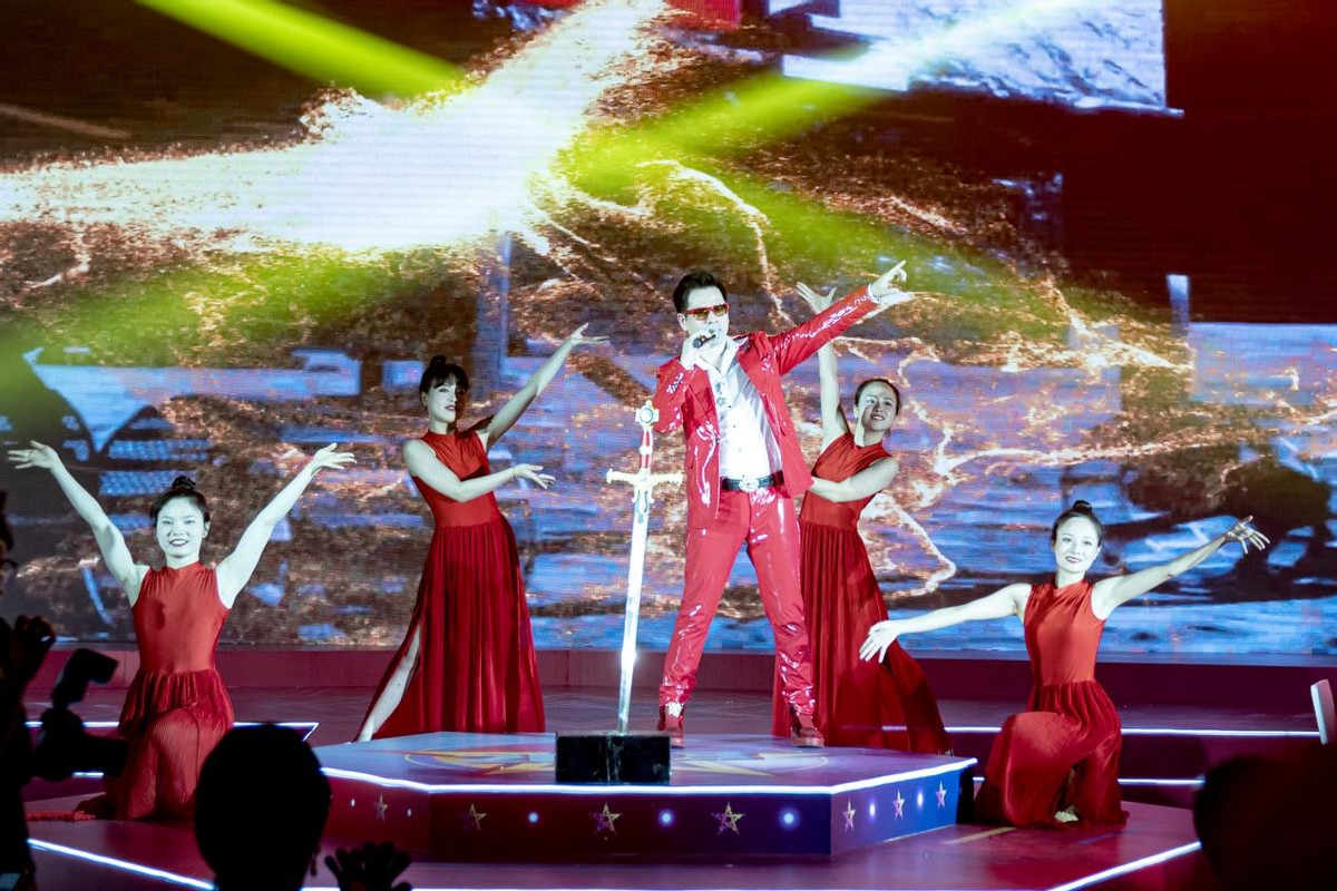 「拥抱未来」石子义2023演唱会武汉燃炸开唱