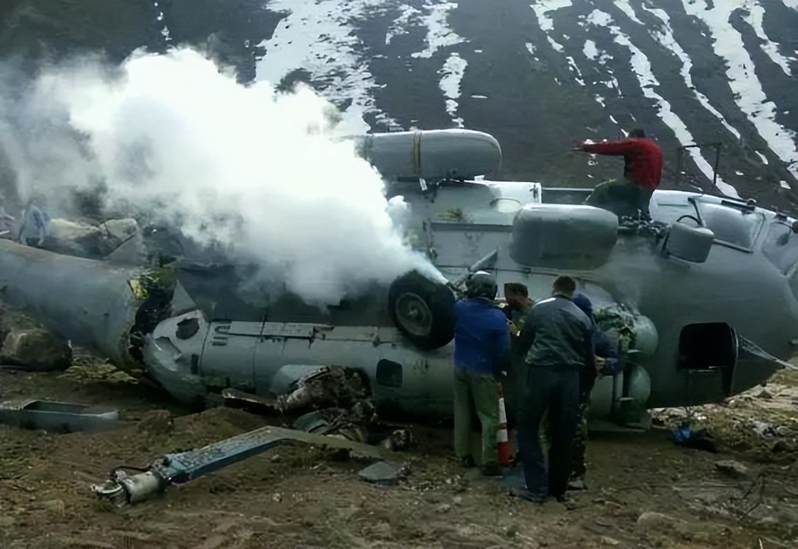 下水道藏2亿现金，豪宅中美女成群，印度军官是如何“挣钱”的？