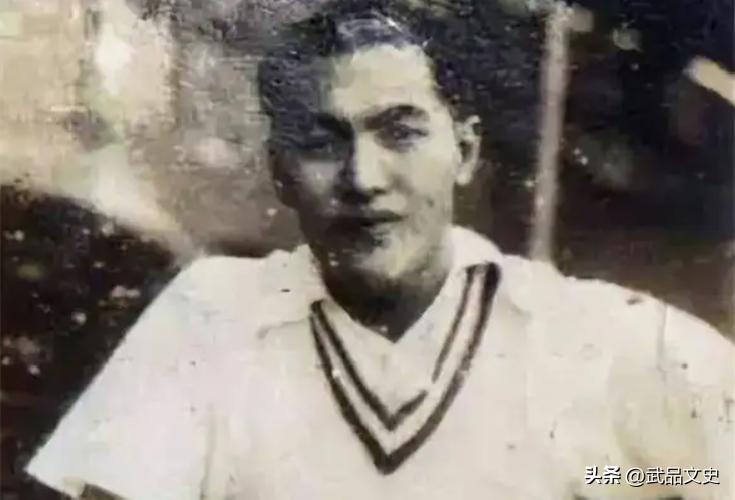 听戏要听梅兰芳看球就看李惠堂,球王李惠堂当年横扫全欧洲