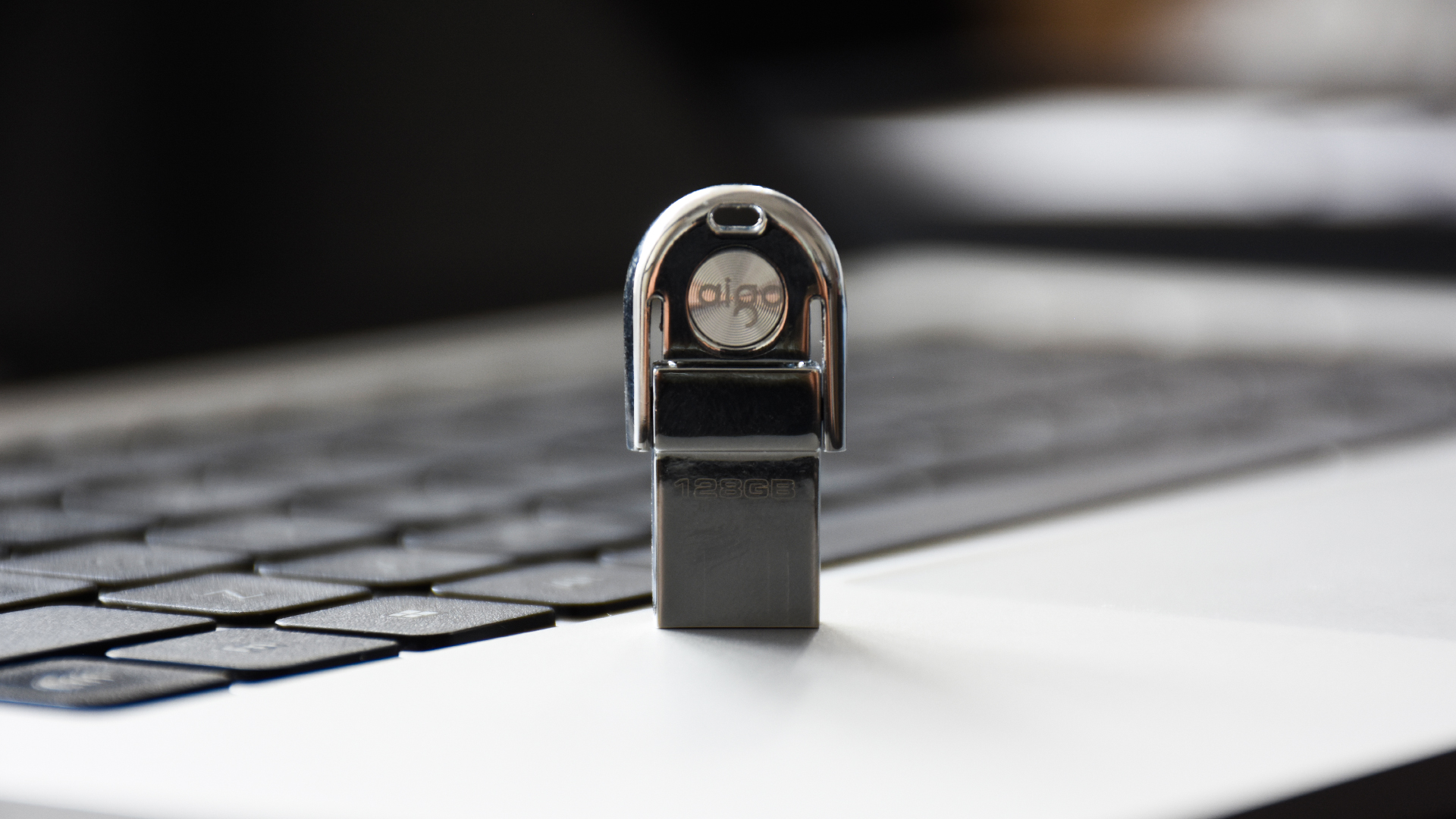 aigoU358多功能TypeC闪存U盘：高速读写，便捷备份