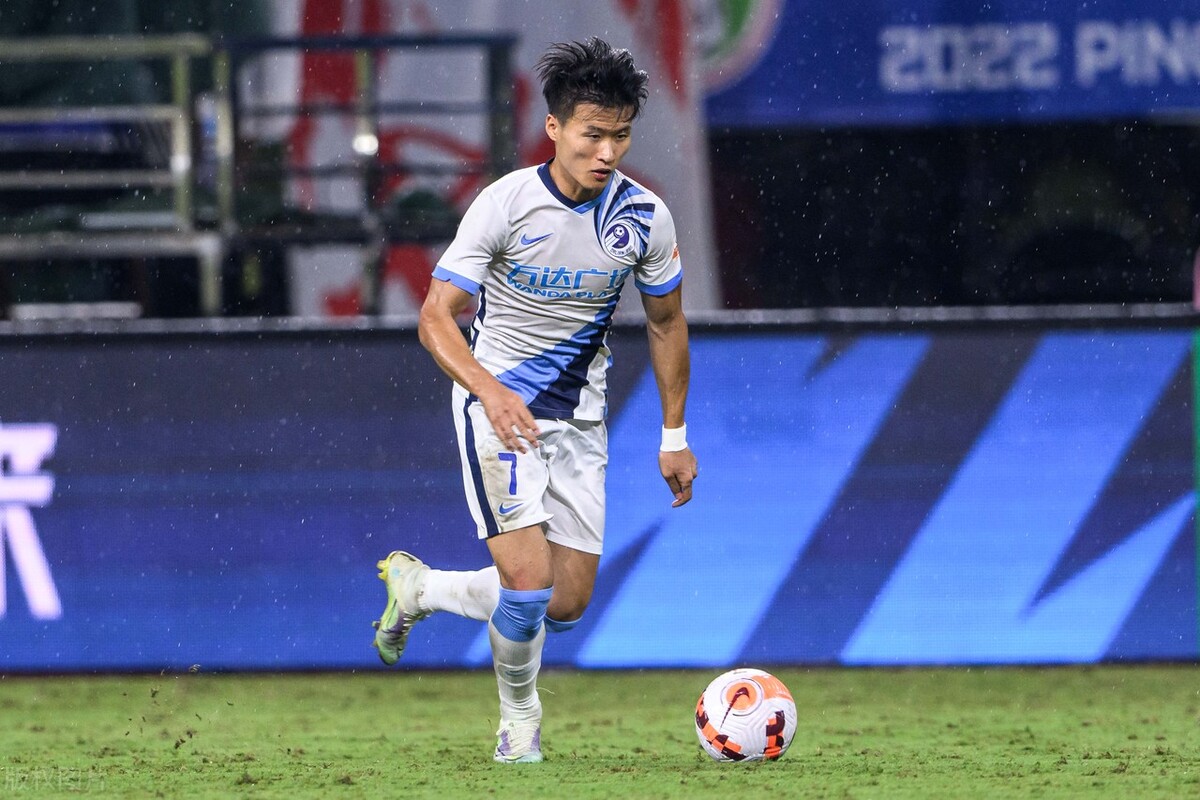 前皇马新星梅开二度,中超联赛大连人谢晖