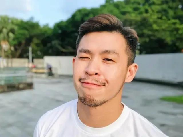 早上刚刮胡子到晚上就长出来了,早上刚刮的胡子照镜子还是有一圈