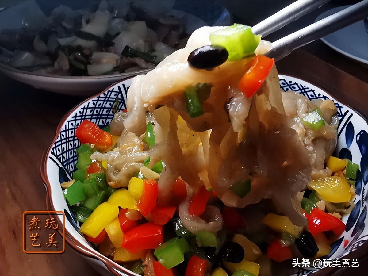 茄子这样做出来口感味道都很棒 (下饭软糯茄子)