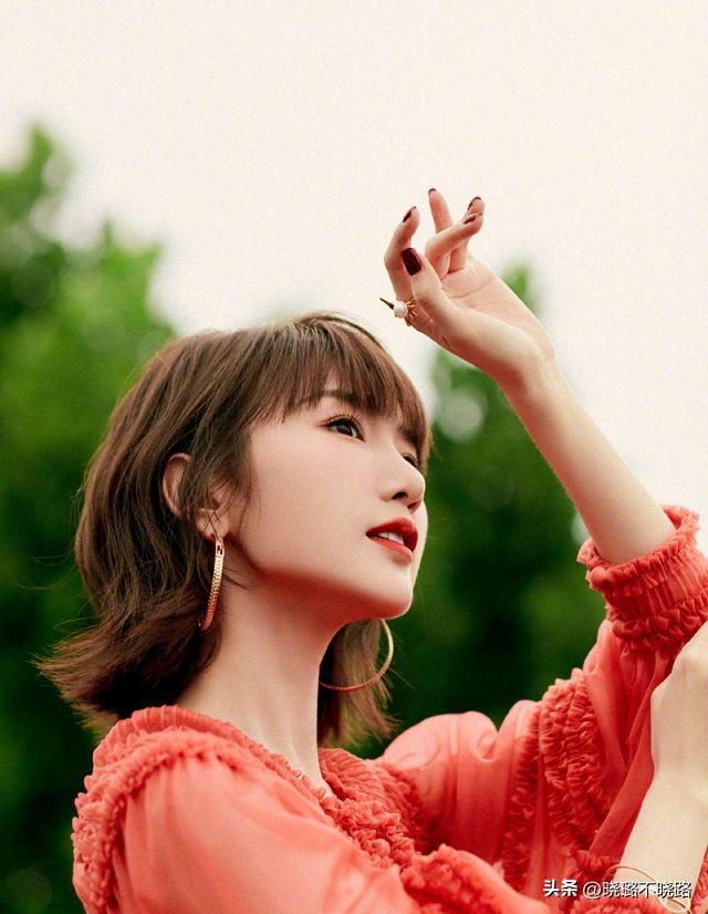 毛晓彤复古卷短发适合什么脸型,毛晓彤发型短发微卷