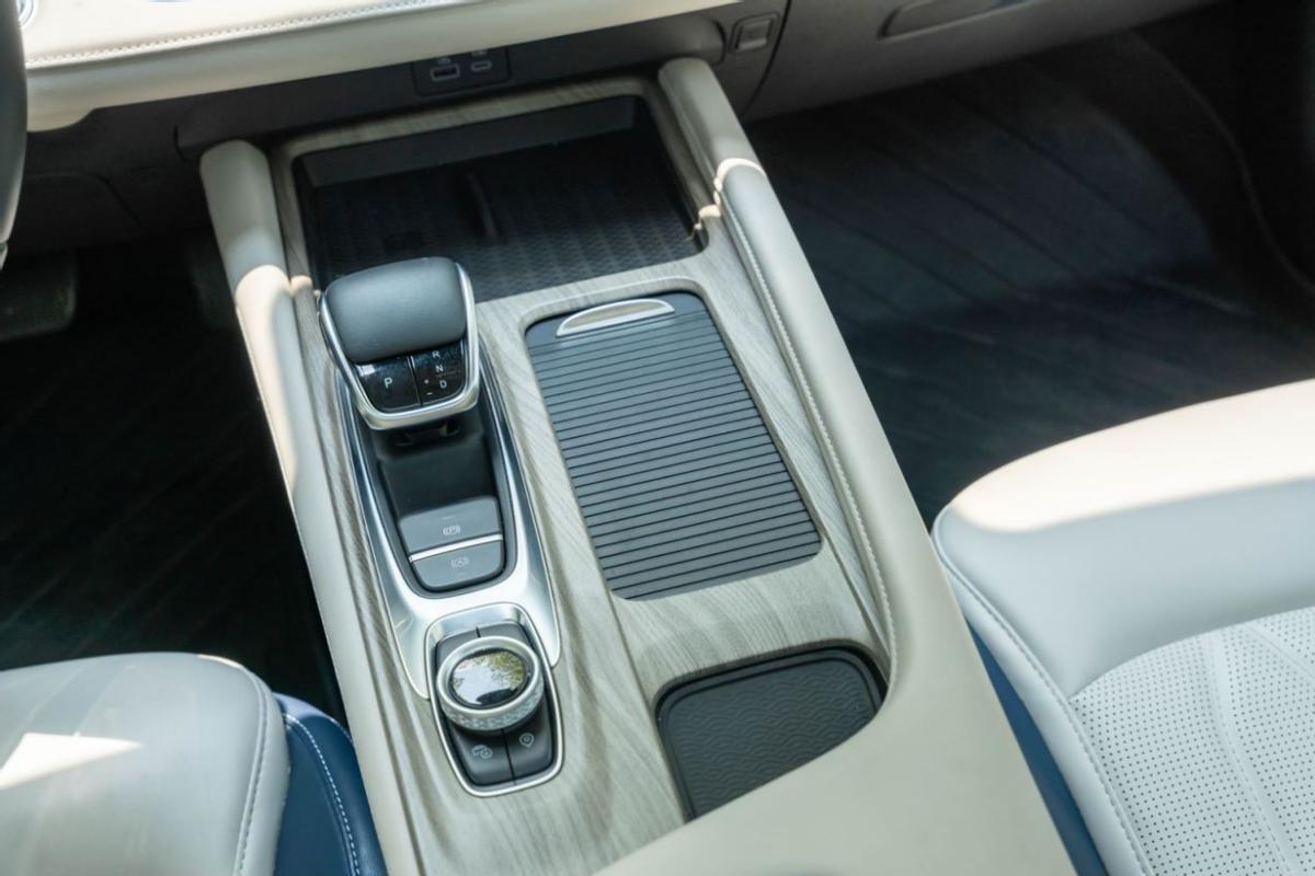 奇瑞艾瑞泽8奥迪a3,艾瑞泽8对比奥迪a32.0t